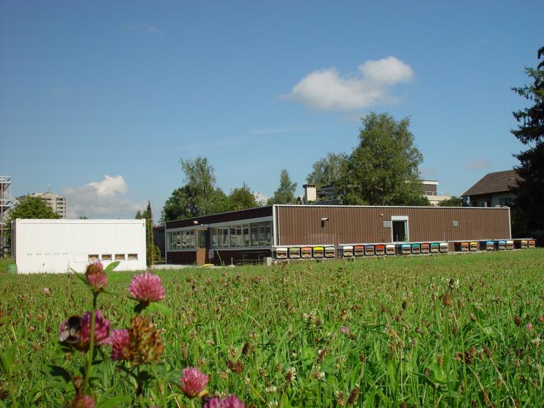 Uno de los edificios del Centro de Investigación Apícola en Liebefeld 