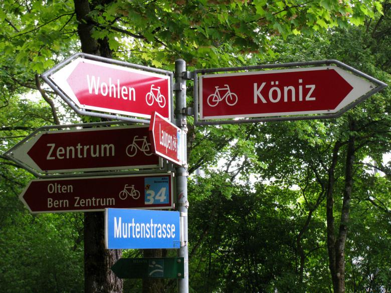 Poste indicador para ciclistas en Köniz (fuente: flickr.com)