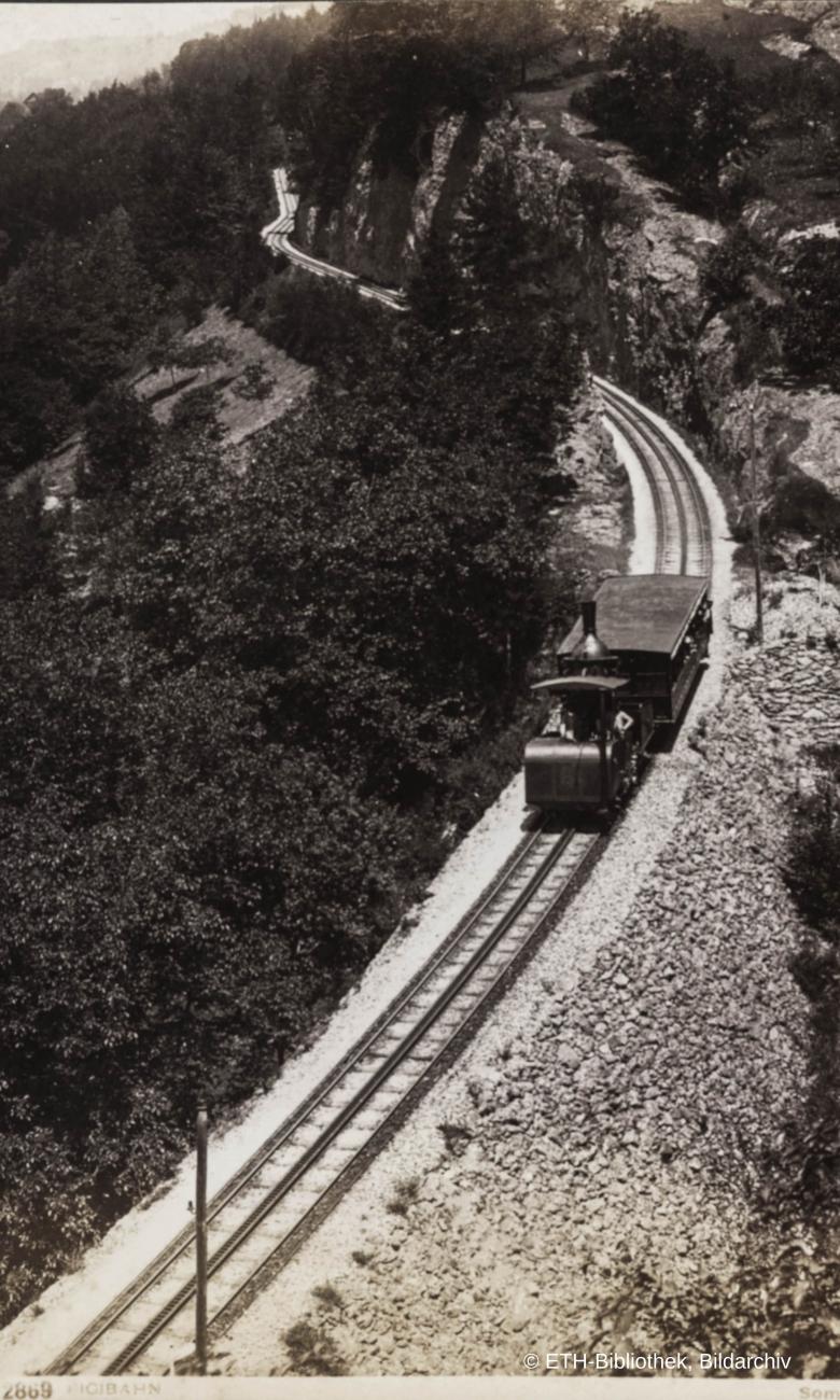 Ce petit train électrique inauguré en 1888 sillonne les montagnes de  l'Isère et raconte son histoire