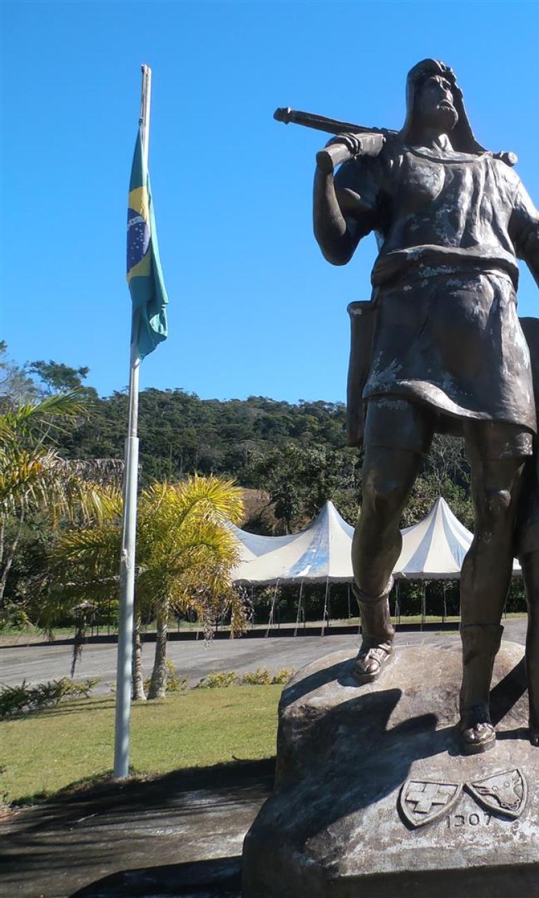 La statue de Guillaume Tell devant la Casa Suiça à Nova Friburgo © Josue Marinho