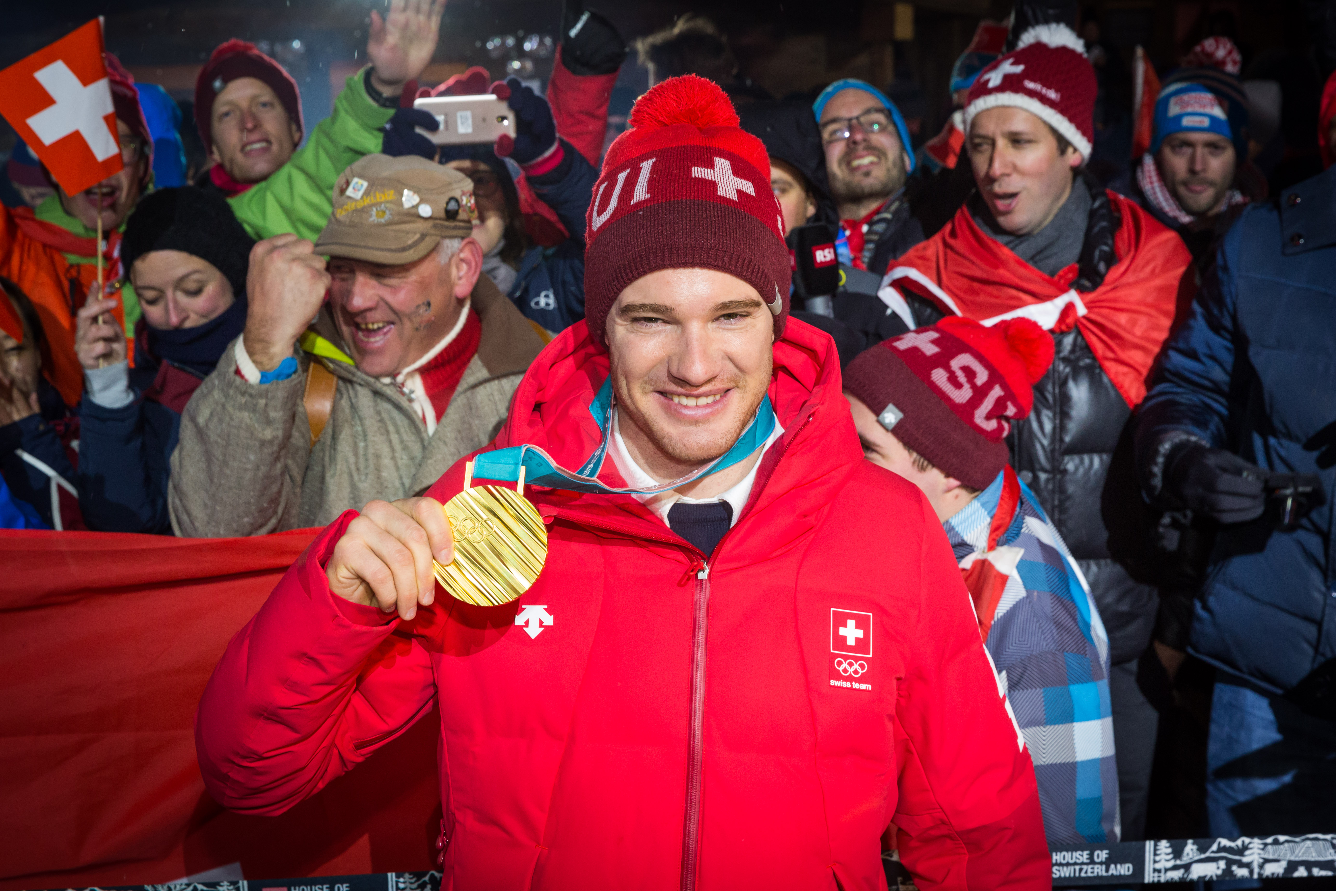 Dario Cologna winning gold in the 15km freestyle event