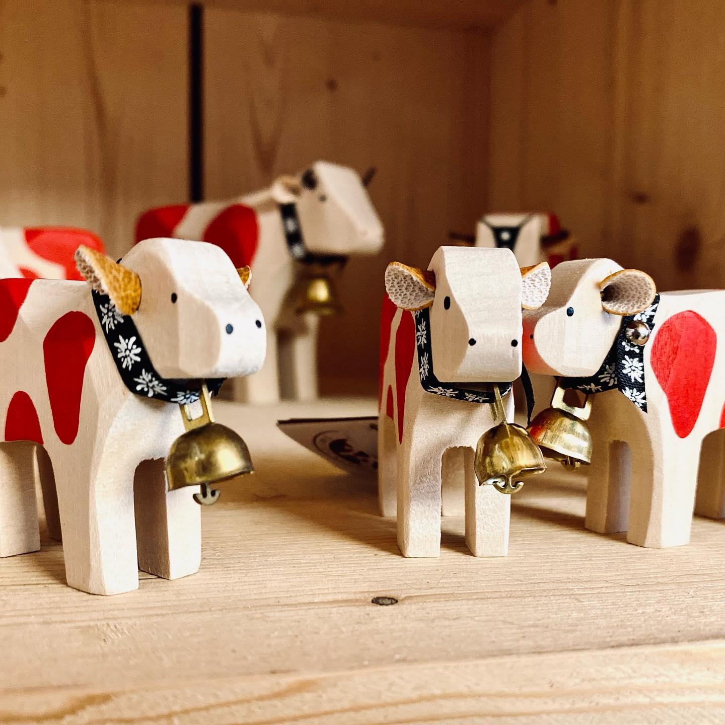 Petite vache en bois 