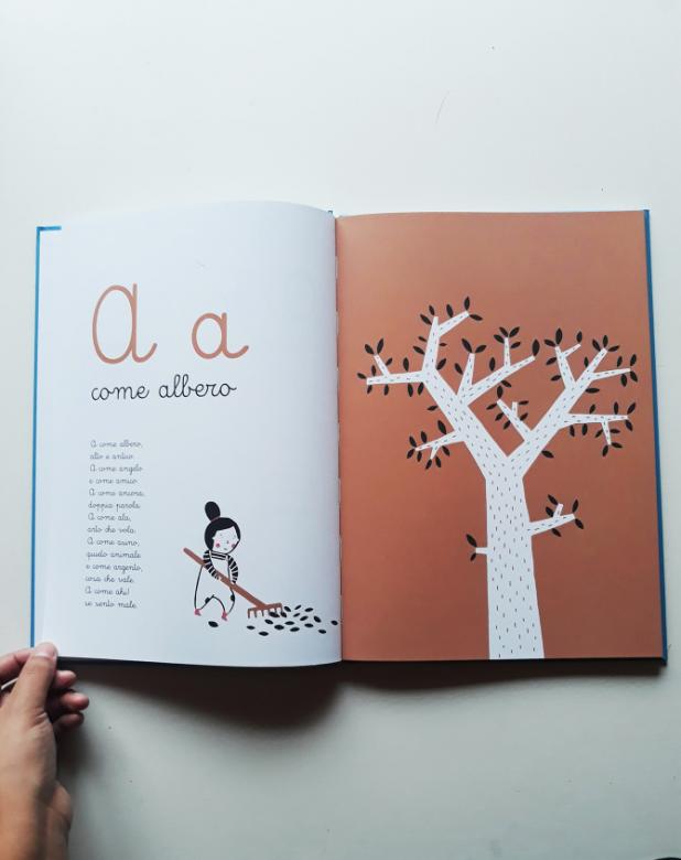 The alphabet in 26 nursery rhymes.A come... Grande alfabeto illustrato, Autor Roberto Piumini, Illustratorin: Paloma Canonica, © Marameo