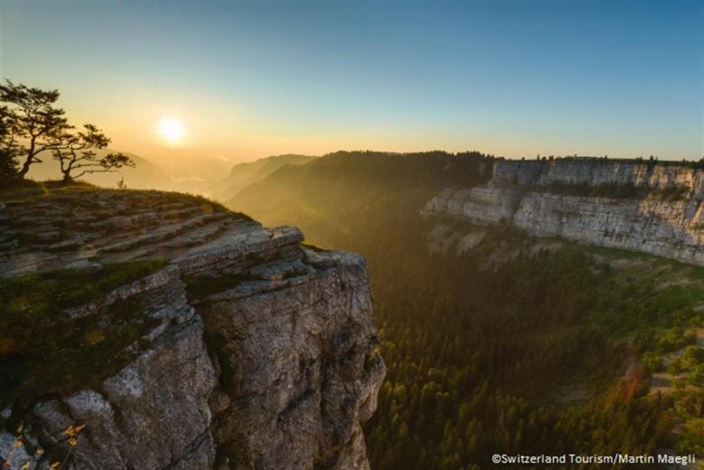 Creux du Van, eine natürliche Felsenarena im Jura © Switzerland Tourism/Martin Maegli