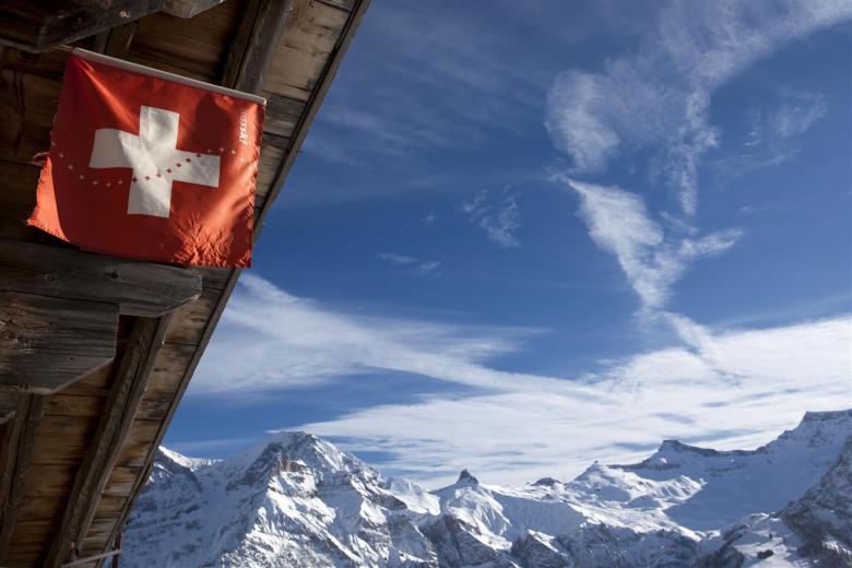 Le drapeau suisse – véritable objet de fierté à travers le pays