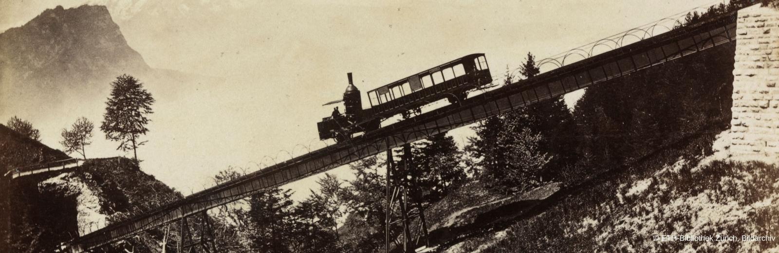 Un des premiers convois, photographié dans les années 1870.