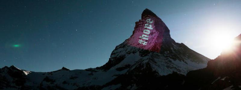 Light projections on the Matterhorn © Light Art by Gerry Hofstetter / Foto Michael Kessler