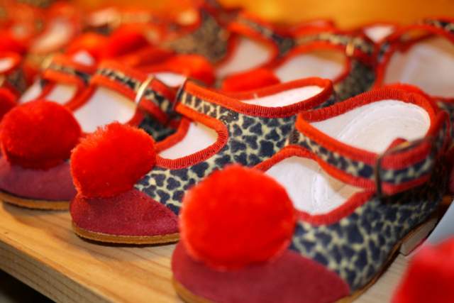 Swiss-Tigerfinkli-Slippers1.jpg