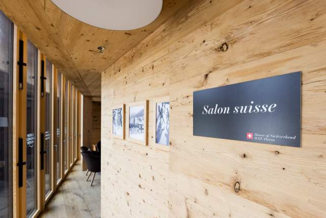 A warm wooden interior at the House of Switzerland in Davos, featuring the Salon suisse.