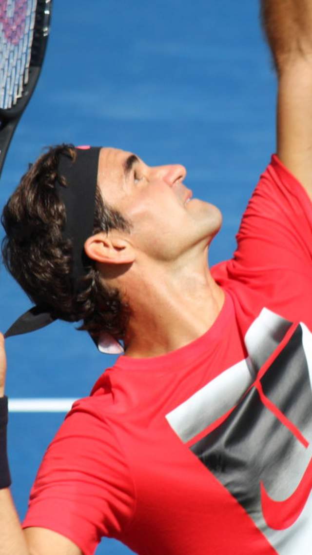 federer portrait swiss story_1.png