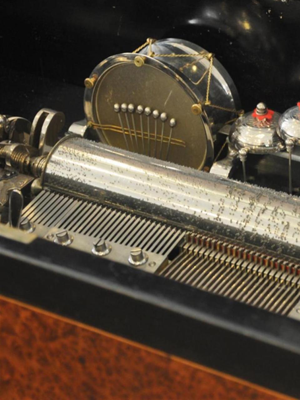 Dettaglio del meccanismo di una scatola musicale al Museo CIMA © T. Tissot